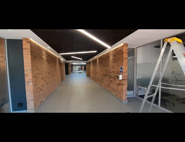 346M² OFFICE TO LET IN SOMERSET PARK